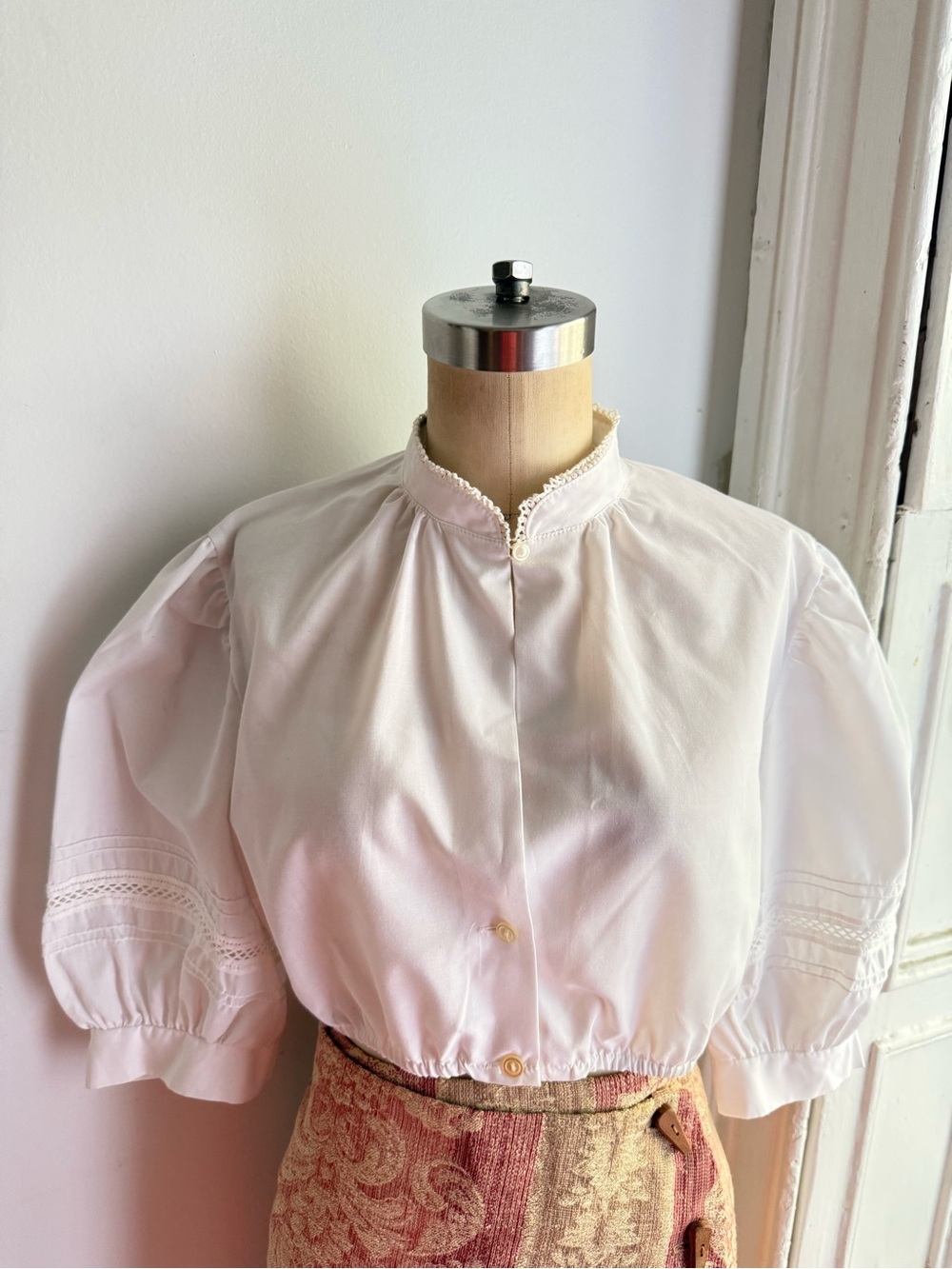 Vintage German Baumwolle White Cotton Crop Blouse Puff Sleeve Eyelet Prairie Top